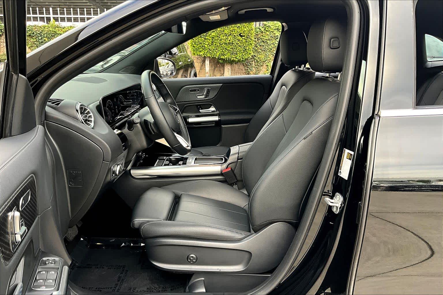 2025 Mercedes Benz GLA 250 photo 3