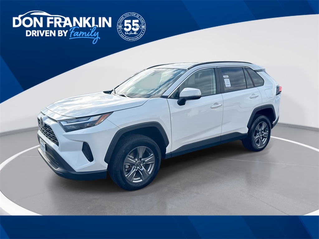 2024 Toyota RAV4 XLE's photo