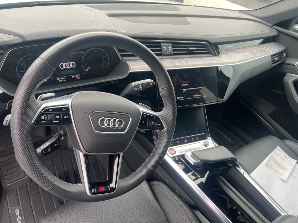 2022 Audi e-tron Premium Plus photo 3