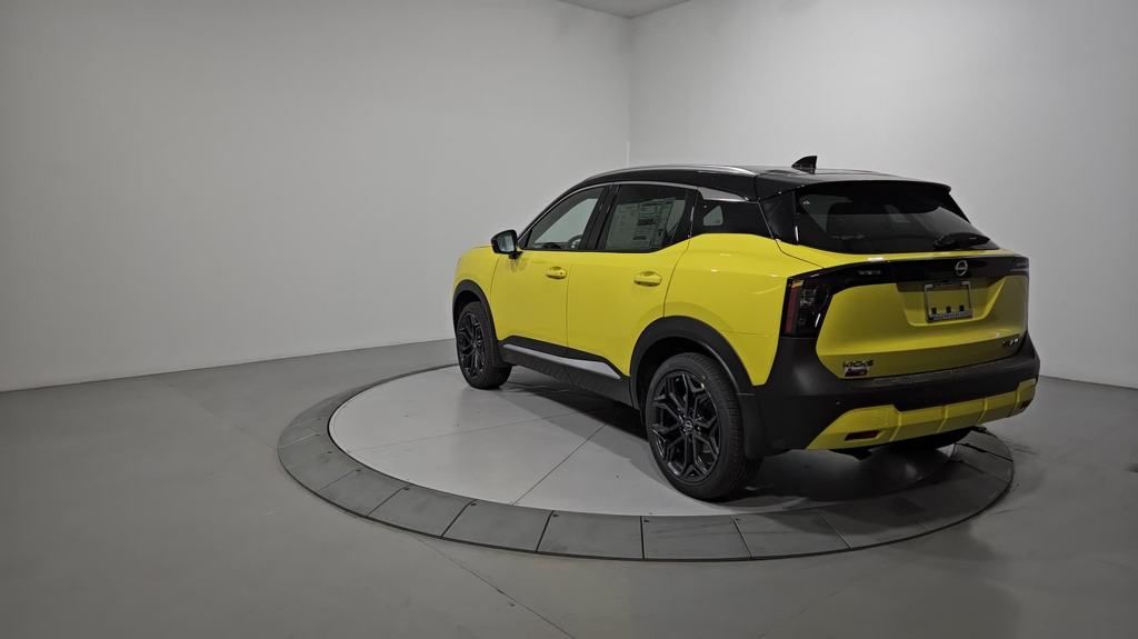 2025 Nissan Kicks SR photo 3