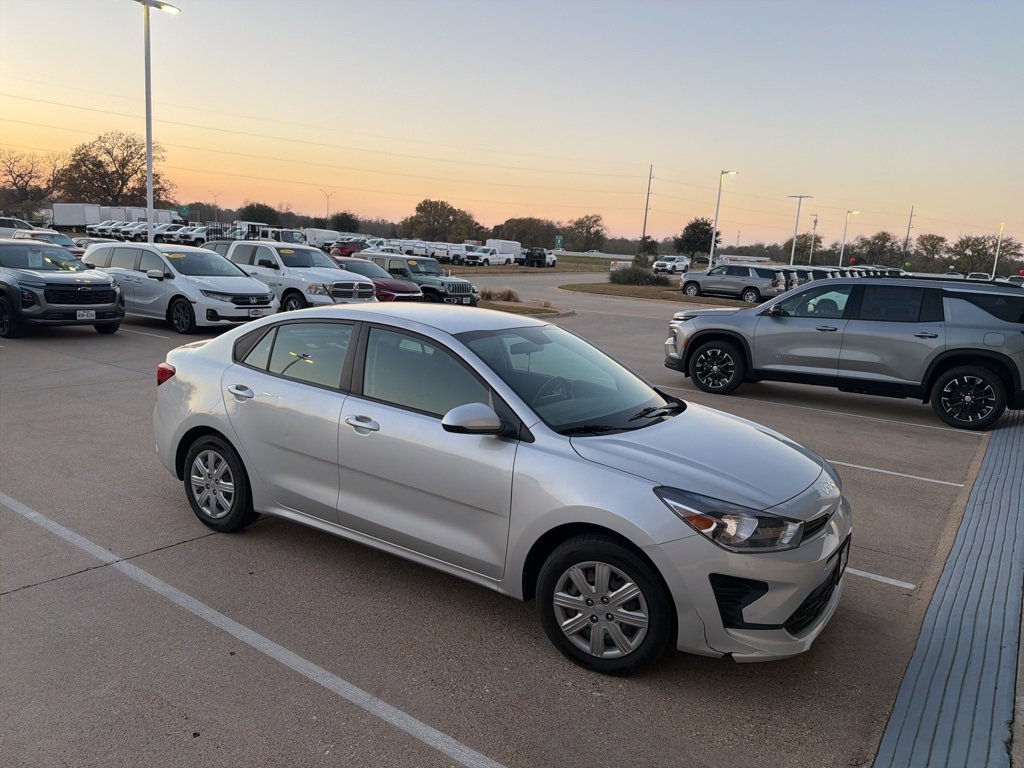 2023 Kia Rio LX's photo