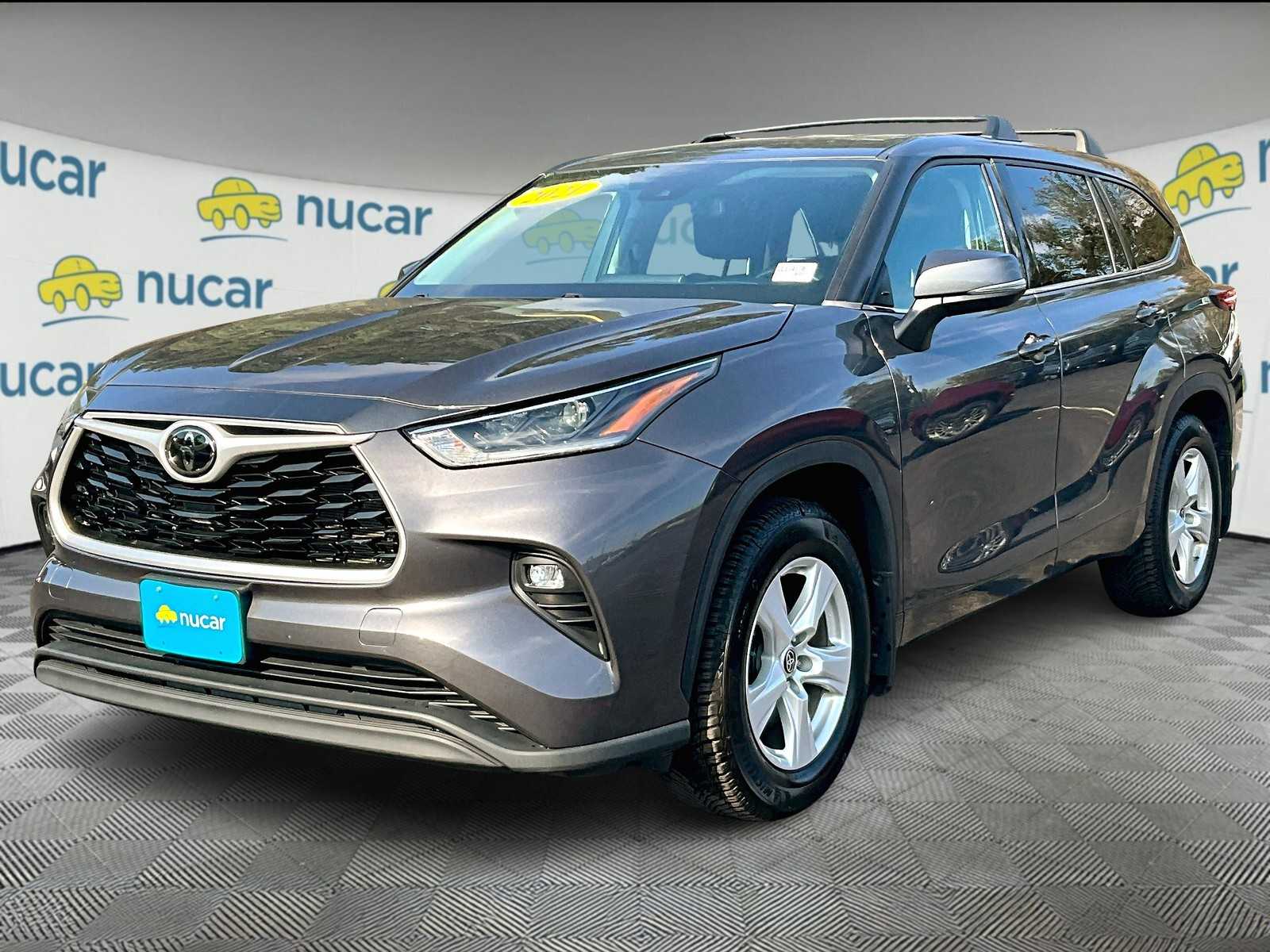 2021 Toyota Highlander LE photo 3