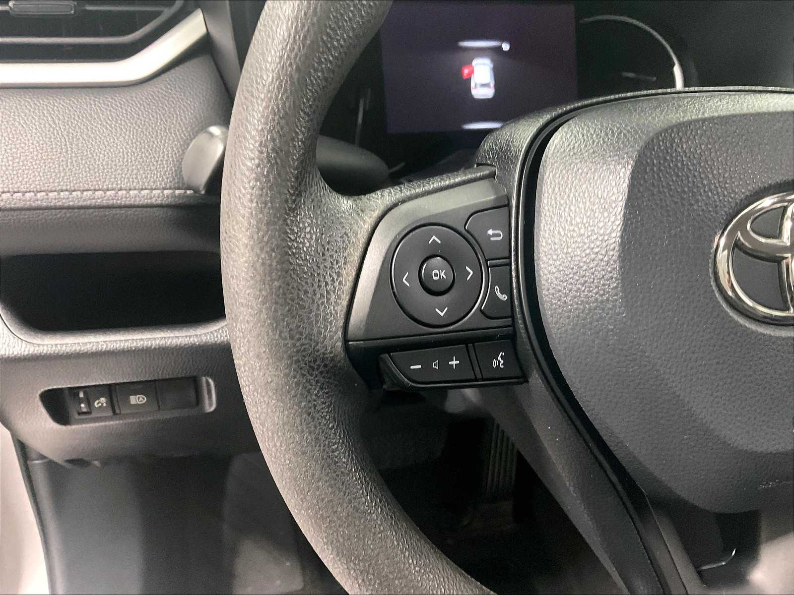 2023 Toyota RAV4 XLE photo 22