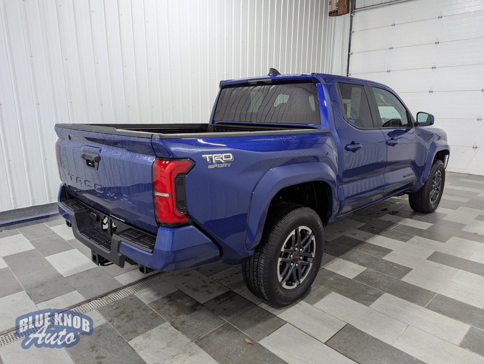 2025 Toyota Tacoma TRD Sport photo 4