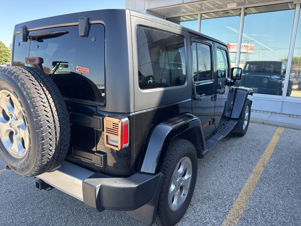 2015 Jeep Wrangler Unlimited Sahara photo 2