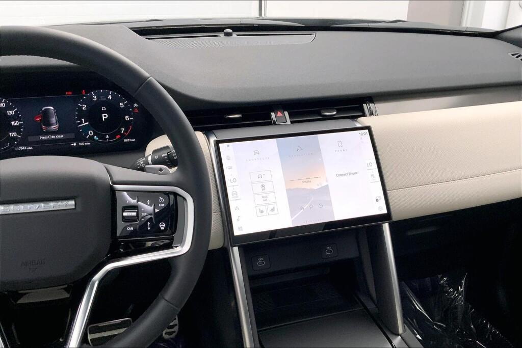 2025 Land Rover Discovery Sport Dynamic SE photo 4