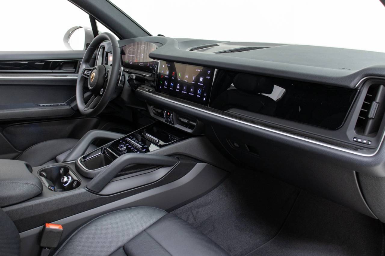 2025 Porsche Cayenne photo 21