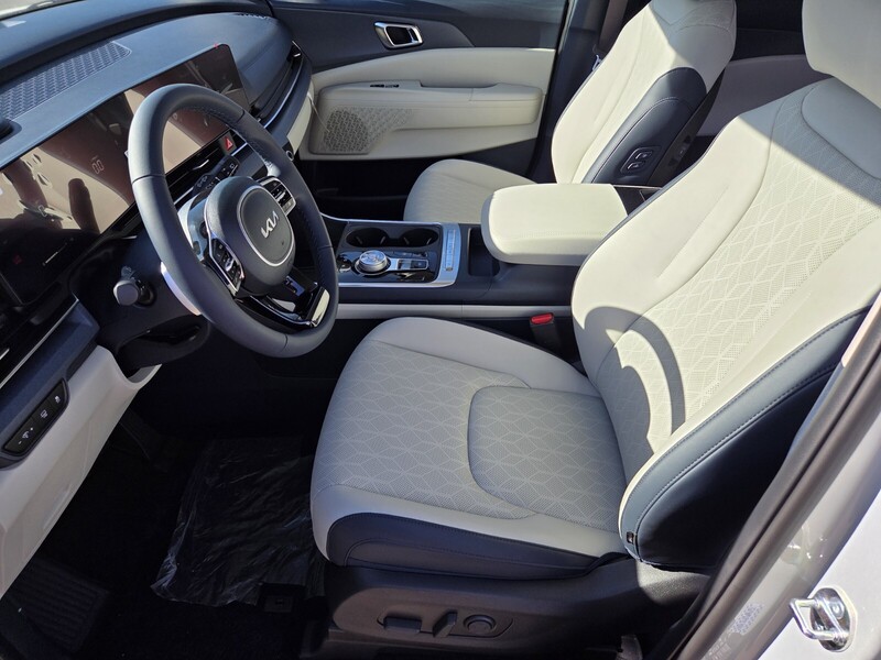 2026 Kia Carnival EX photo 6