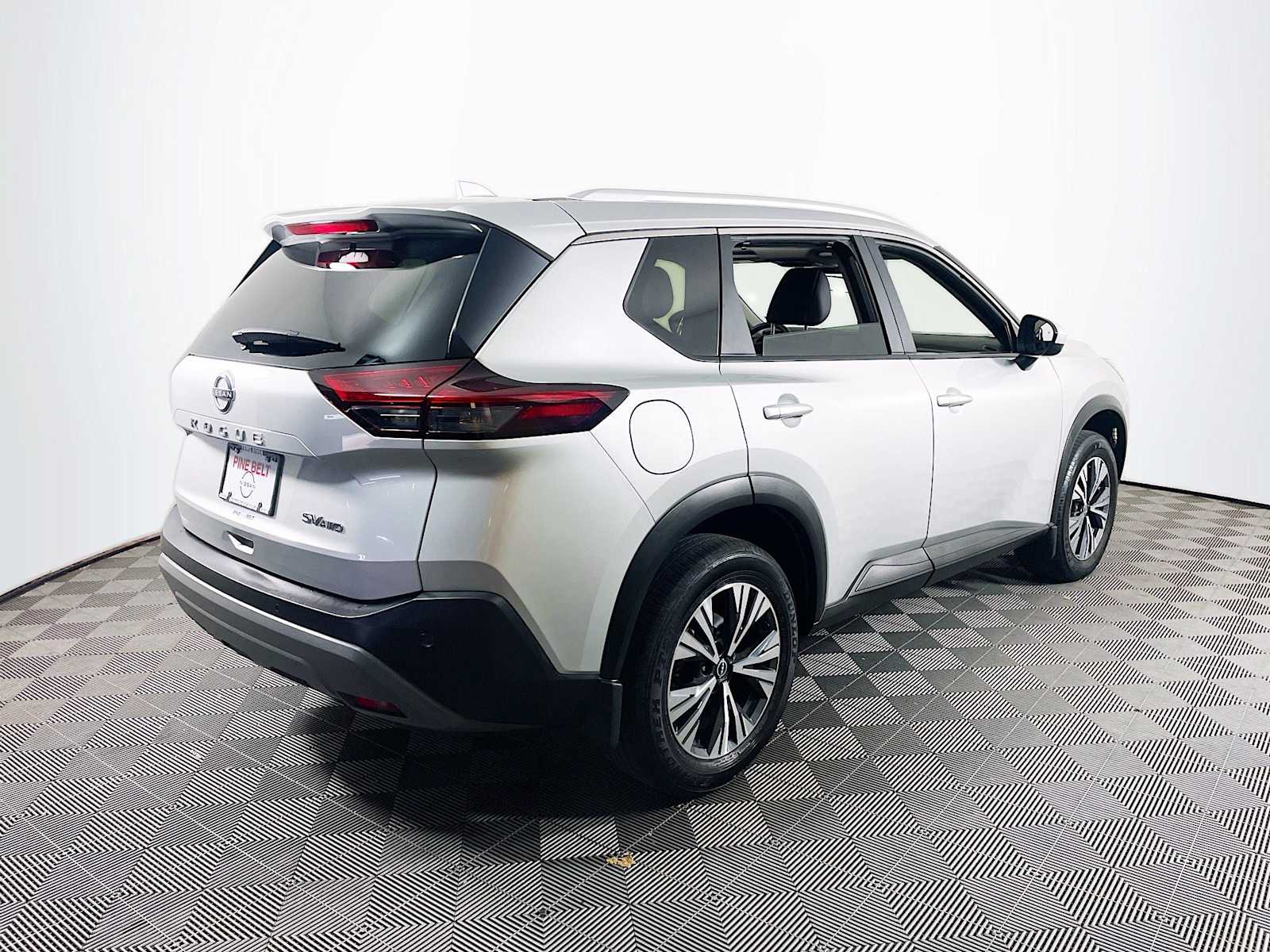 2023 Nissan Rogue SV photo 4