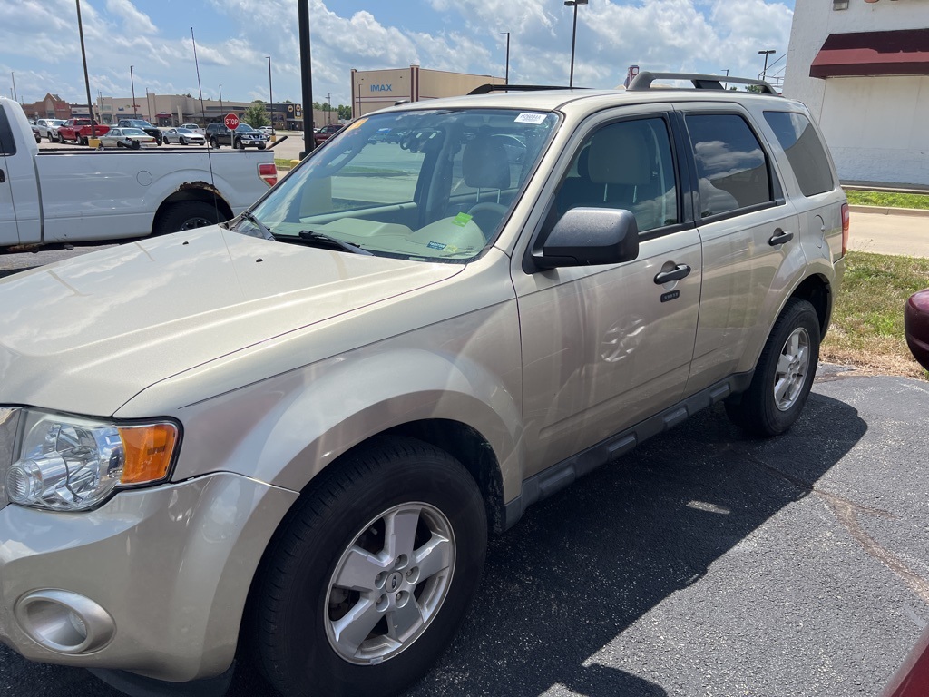 Used 2011 Ford Escape XLT with VIN 1FMCU0D72BKA55061 for sale in Savoy, IL