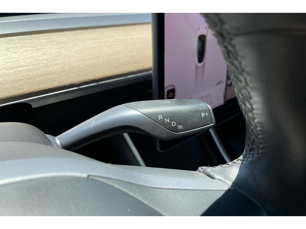2020 Tesla Model 3 Standard Range photo 23
