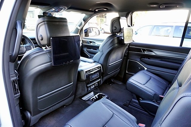 New 2025 Bright White Clear-Coat Exterior Paint Jeep Series II image 22