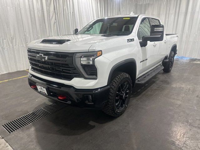 2025 Chevrolet Silverado 2500HD LTZ photo 4