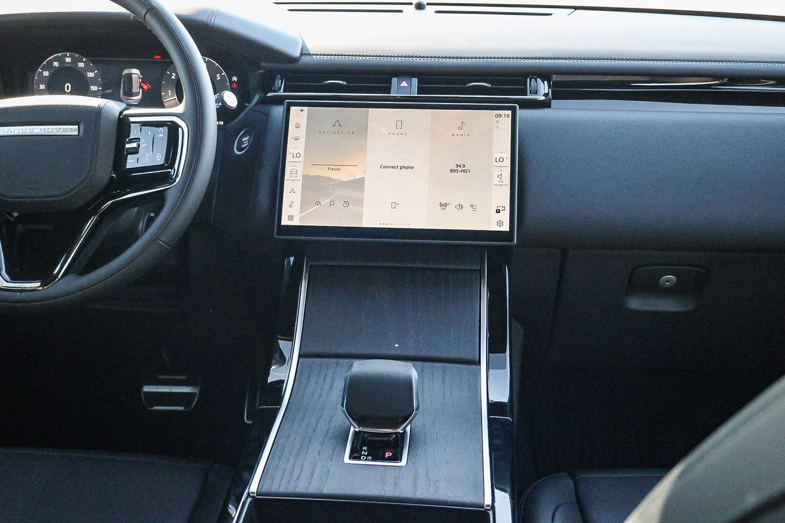 2026 Land Rover Range Rover Velar SE photo 12