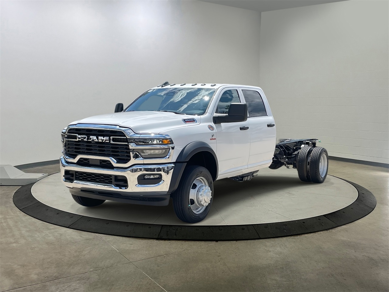 2025 Ram 4500 Tradesman photo 3