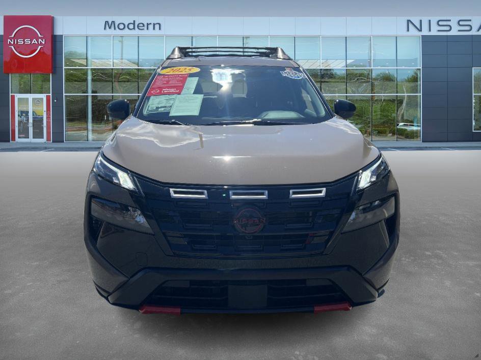 2025 Nissan Rogue SV photo 2