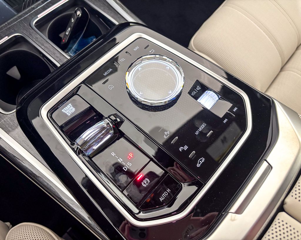 2025 Bmw 750e 750e xDrive photo 41