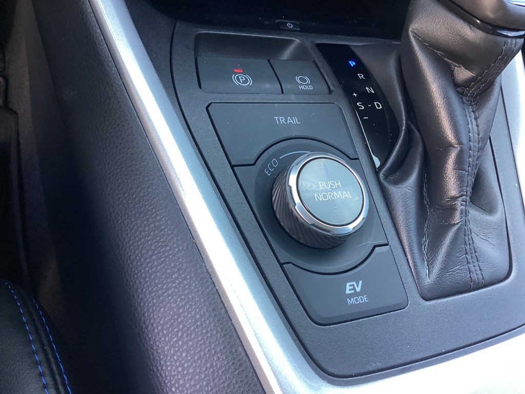 2023 Toyota RAV4 Hybrid XSE photo 18