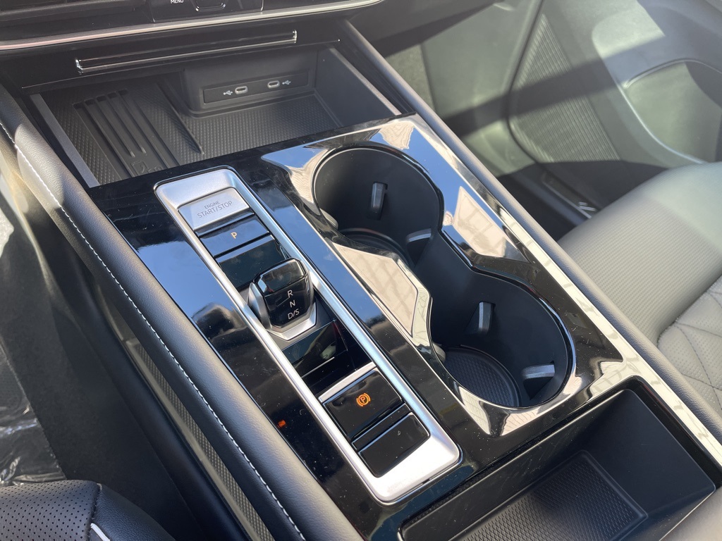 2026 Volkswagen Atlas SEL Premium R-Line photo 11