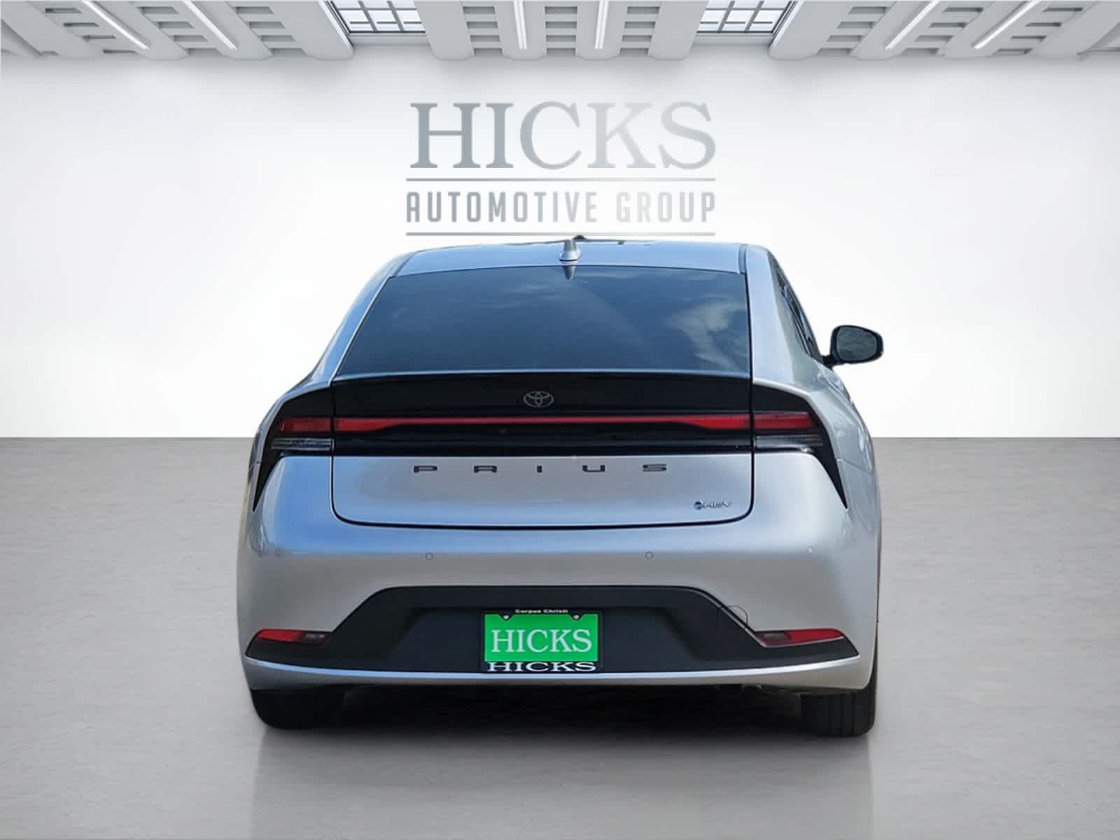 2023 Toyota Prius LE photo 2