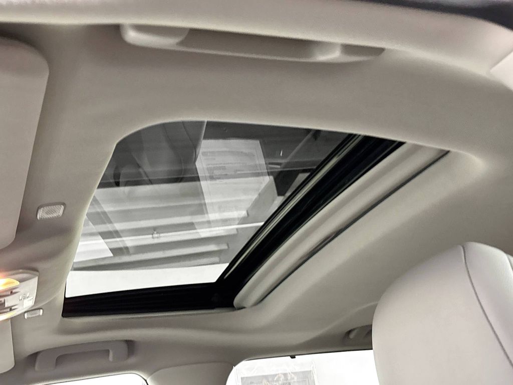 2023 Toyota Highlander L photo 15