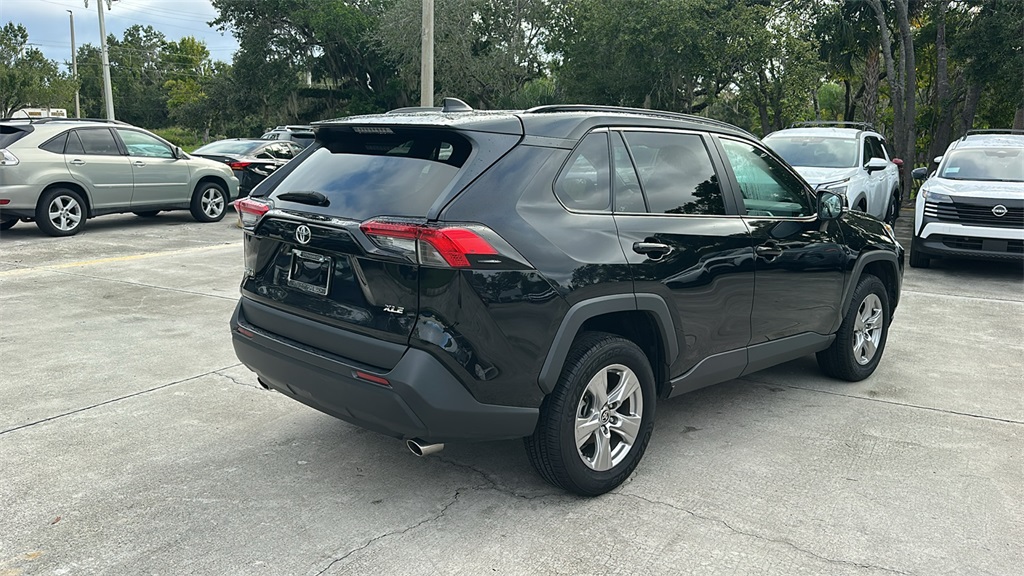 2023 Toyota RAV4 XLE photo 6