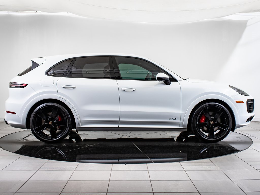 2022 Porsche Cayenne GTS photo 9