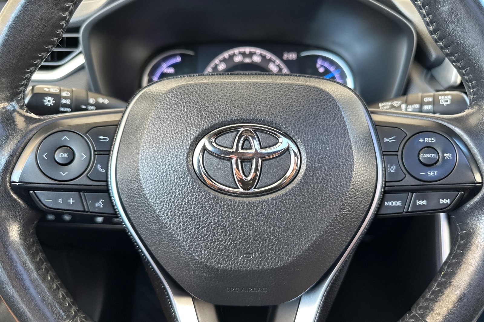 2019 Toyota RAV4 Hybrid XSE photo 23