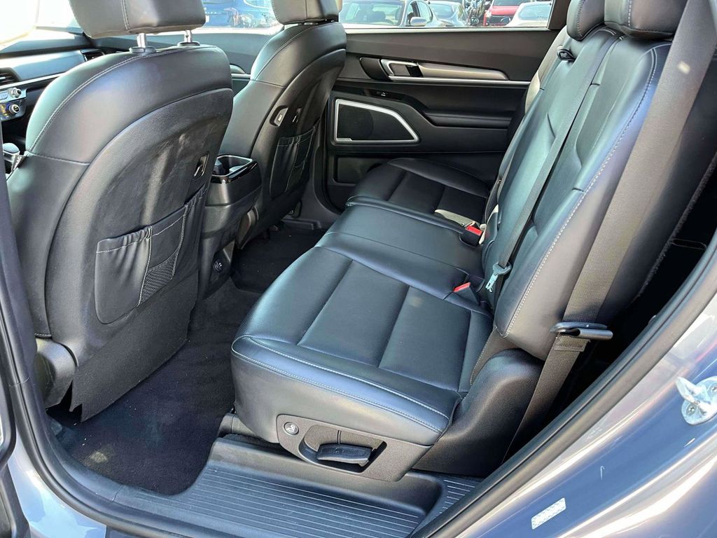 2022 Kia Telluride LX photo 6