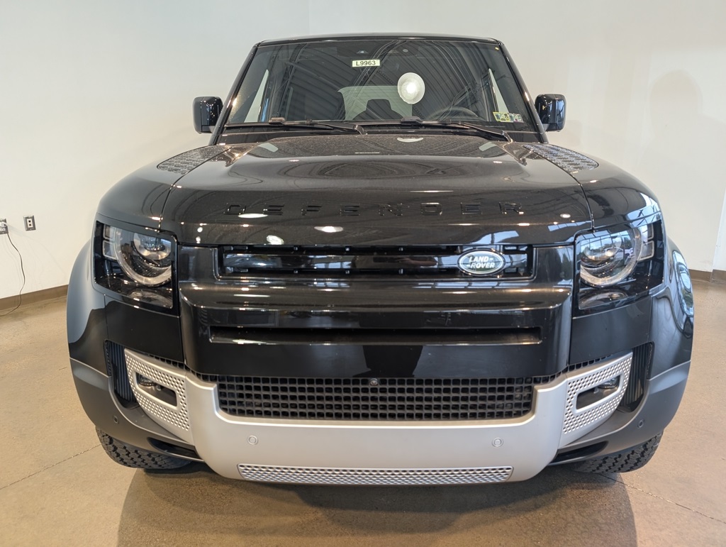 2025 Land Rover Defender 110 S photo 2