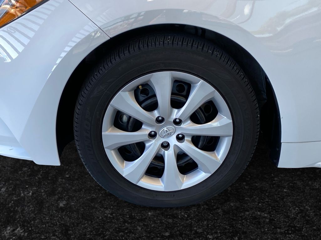 2023 Toyota Corolla LE photo 24