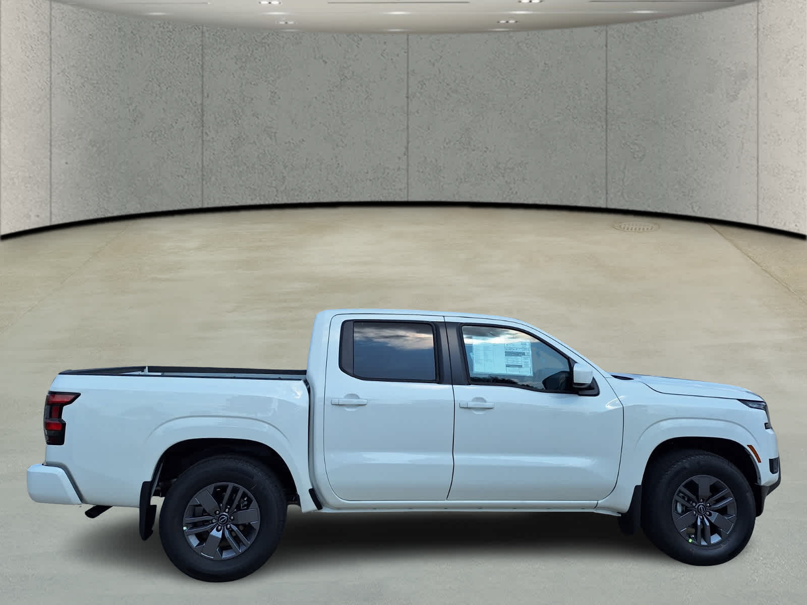 2025 Nissan Frontier Crew Cab SV photo 6