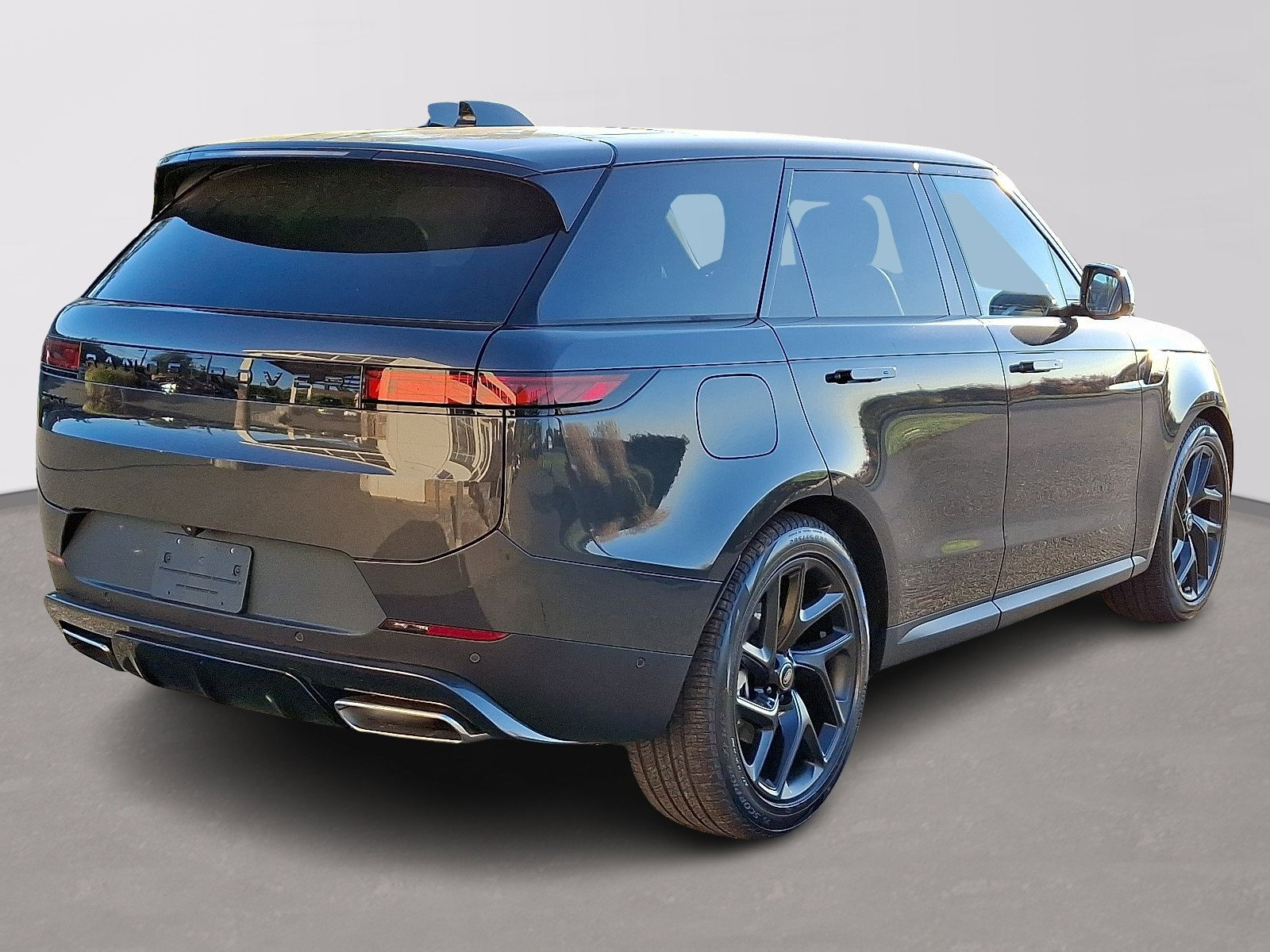 2025 Land Rover Range Rover Sport SE photo 3