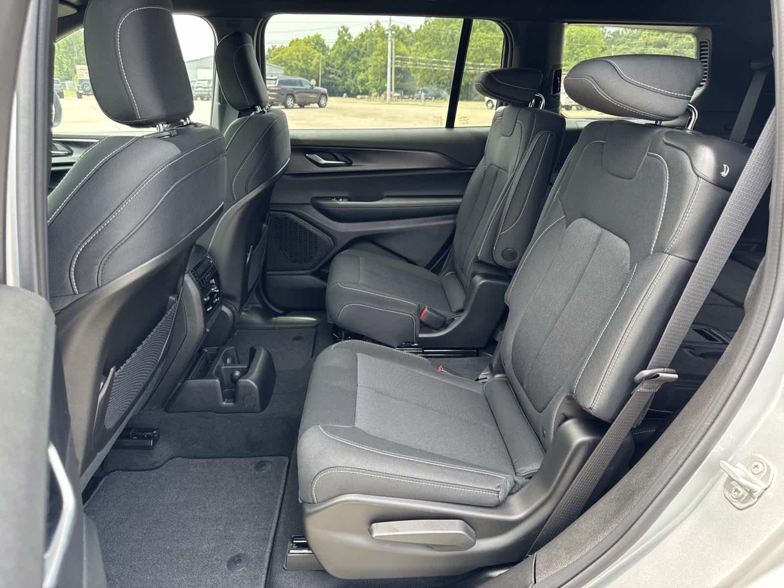2025 Jeep Grand Cherokee Laredo X photo 25