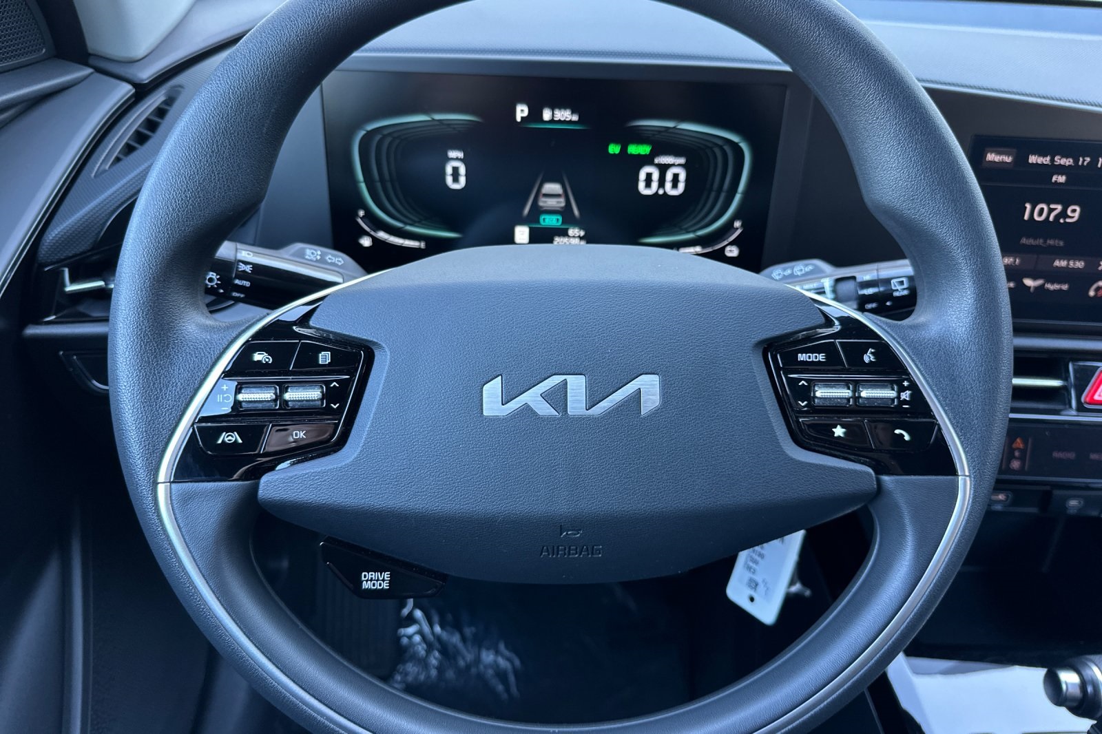 2023 Kia Niro LX photo 22