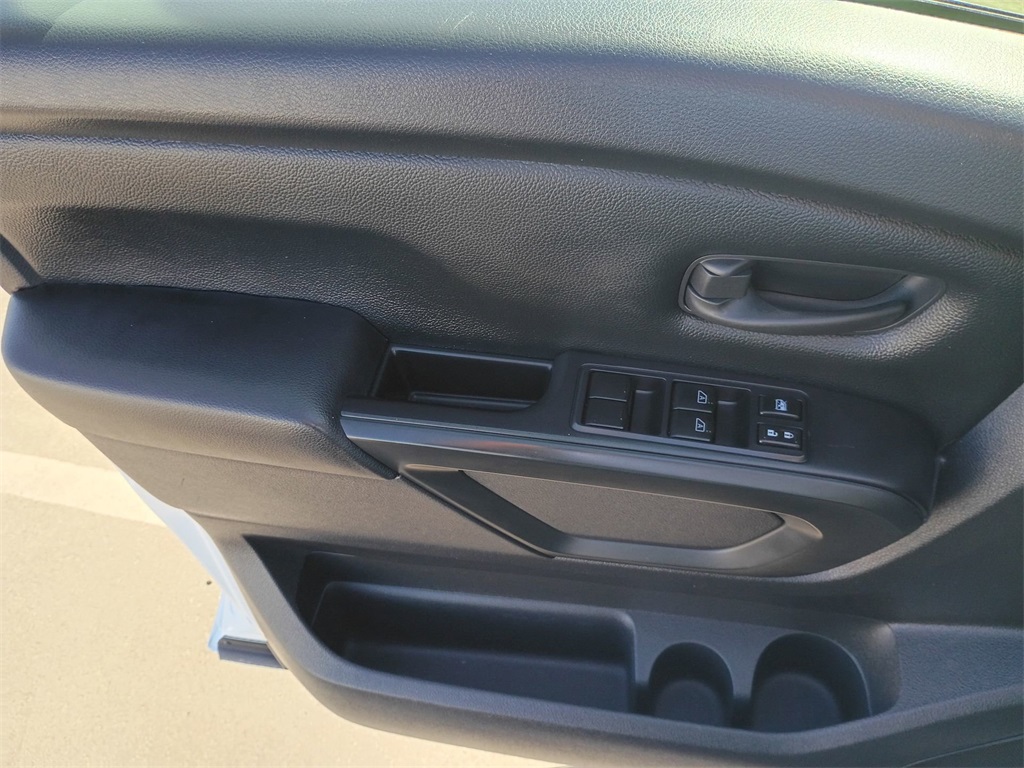 2021 Nissan Titan S photo 21
