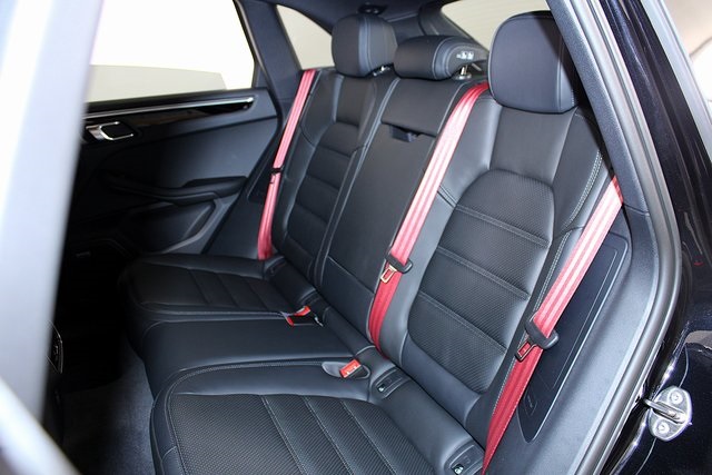 2025 Porsche Macan S photo 22