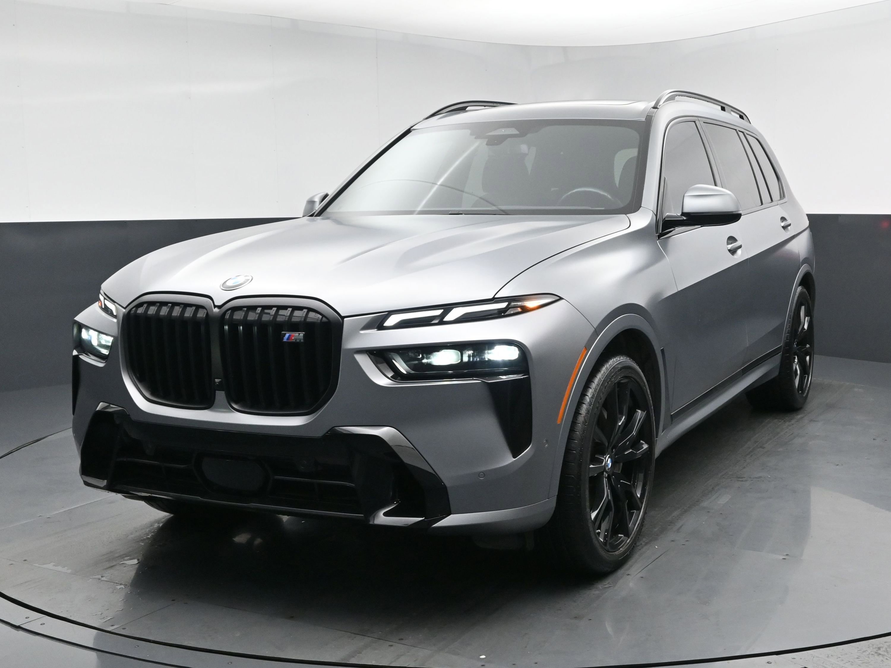 2023 BMW X7 40i's photo