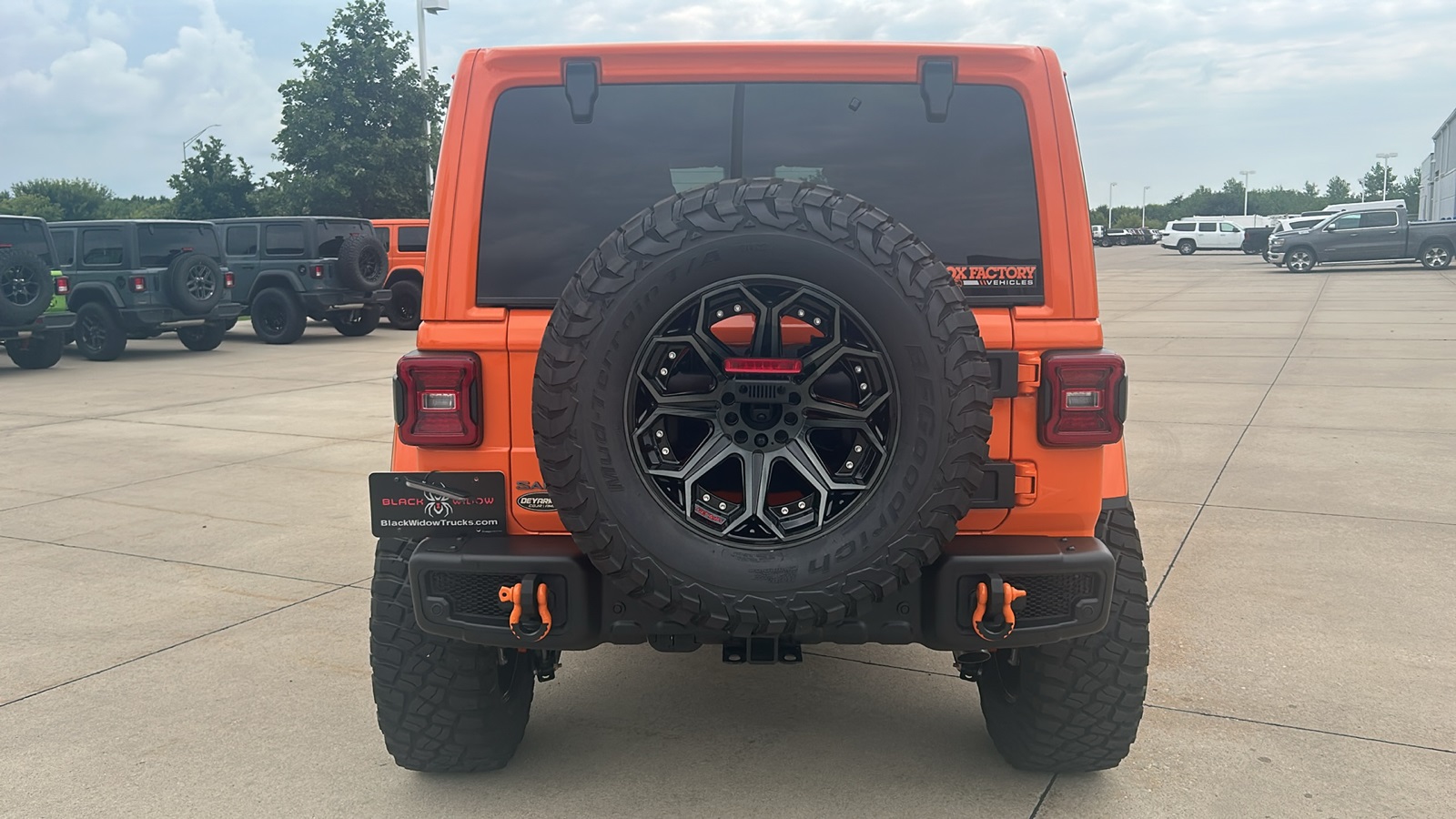 2025 Jeep Wrangler Sahara photo 4