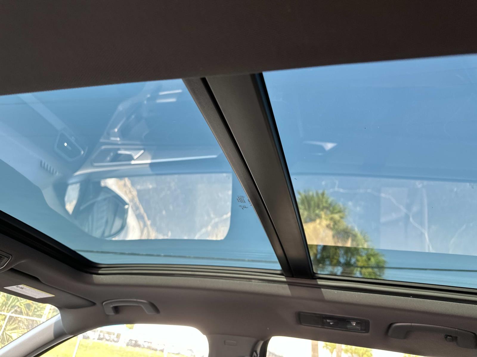 2023 Volkswagen Tiguan Black SE R-Line photo 11
