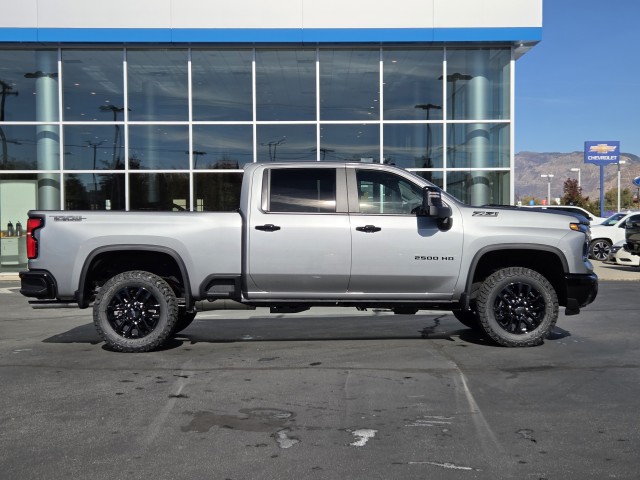 2026 Chevrolet Silverado 2500HD LT photo 4