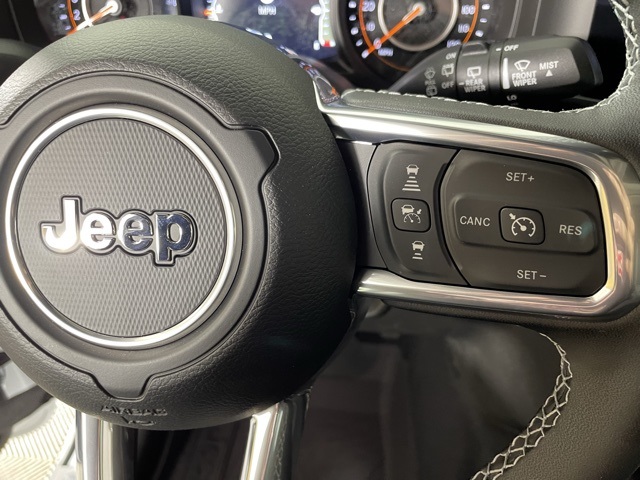 2025 Jeep Wrangler Sahara photo 20