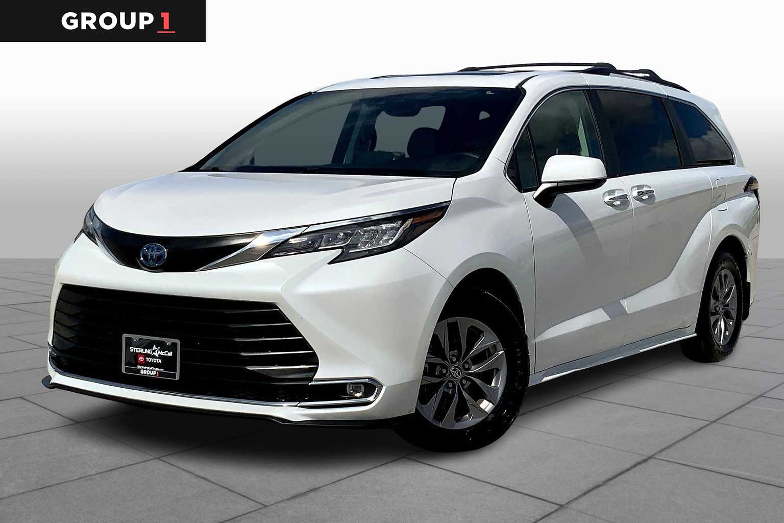 Pre-Owned 2023 Toyota Sienna XLE FWD 8-Passenger in Houston
