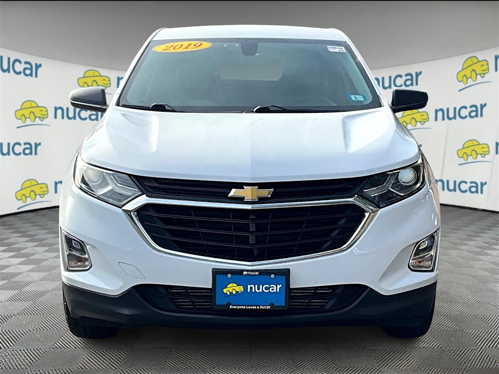 2019 Chevrolet Equinox LS photo 2