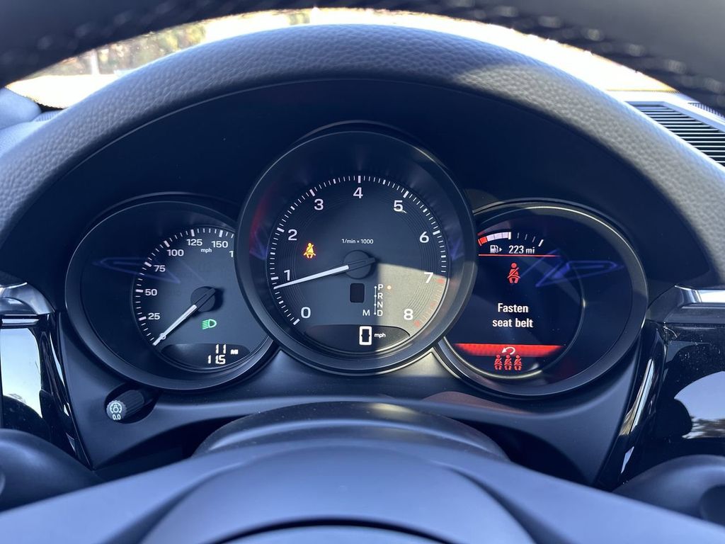 2025 Porsche Macan Base photo 13