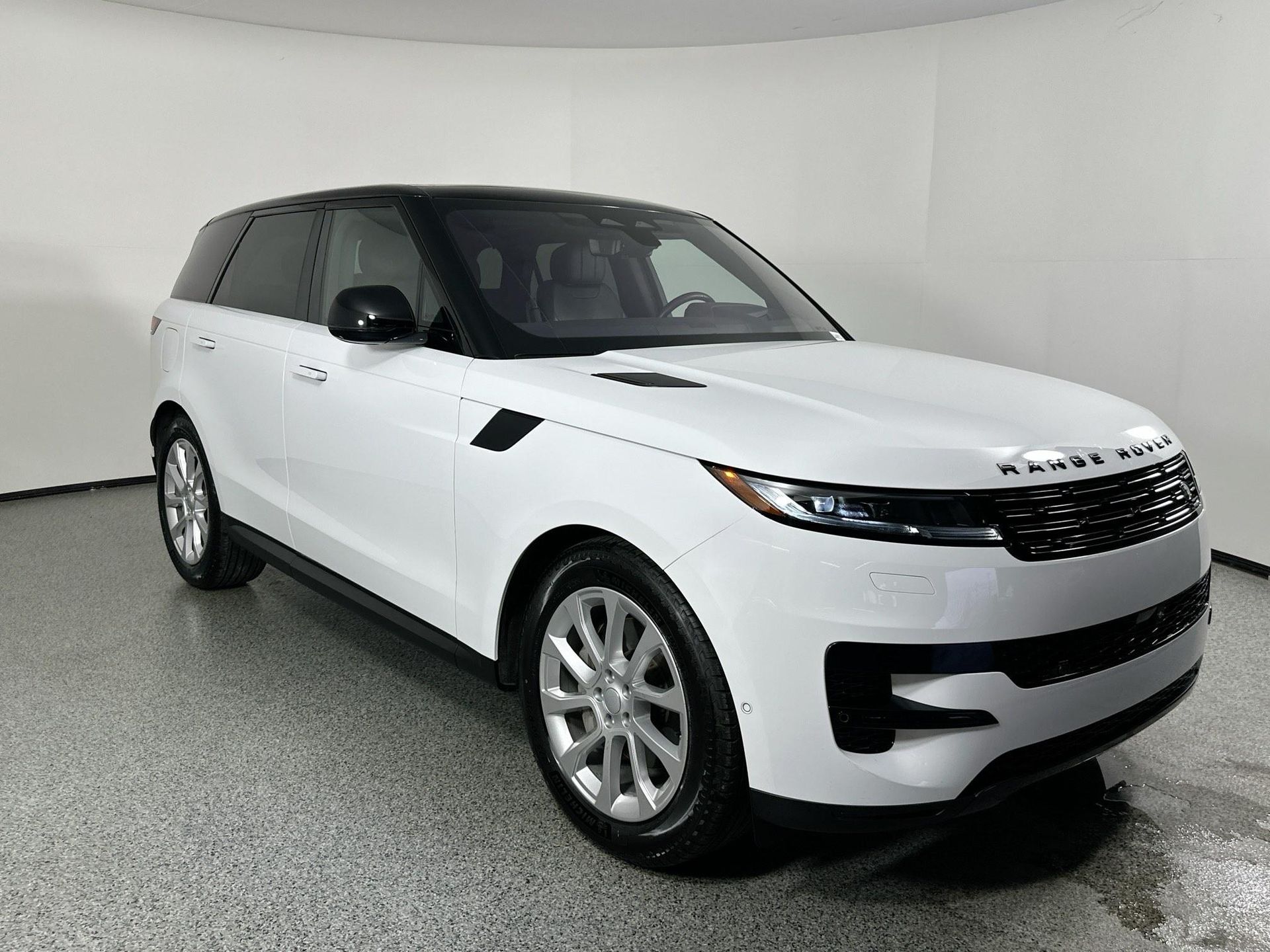 2023 Land Rover Range Rover Sport SE photo 3
