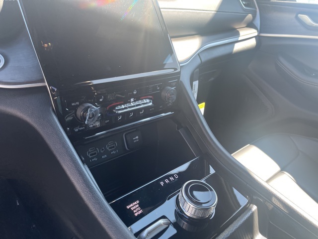 2025 Jeep Grand Cherokee Limited photo 15