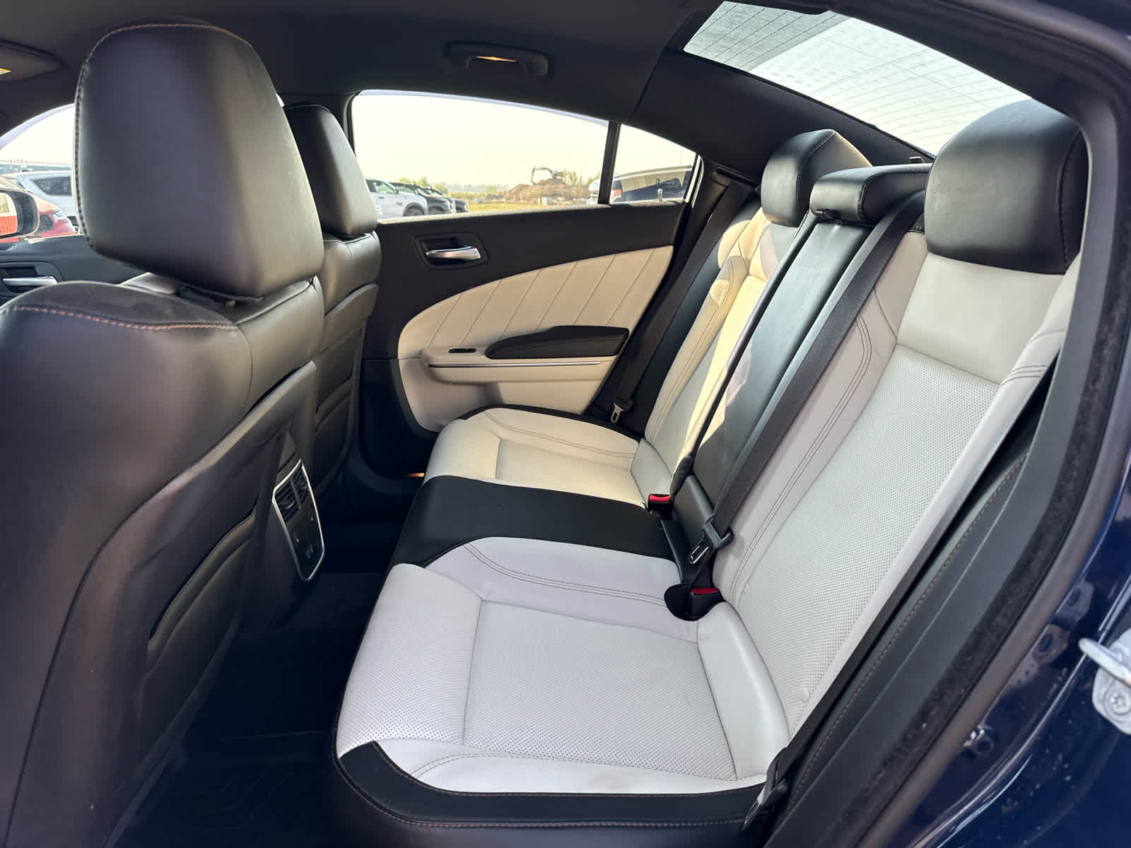 2016 Dodge Charger SXT photo 11