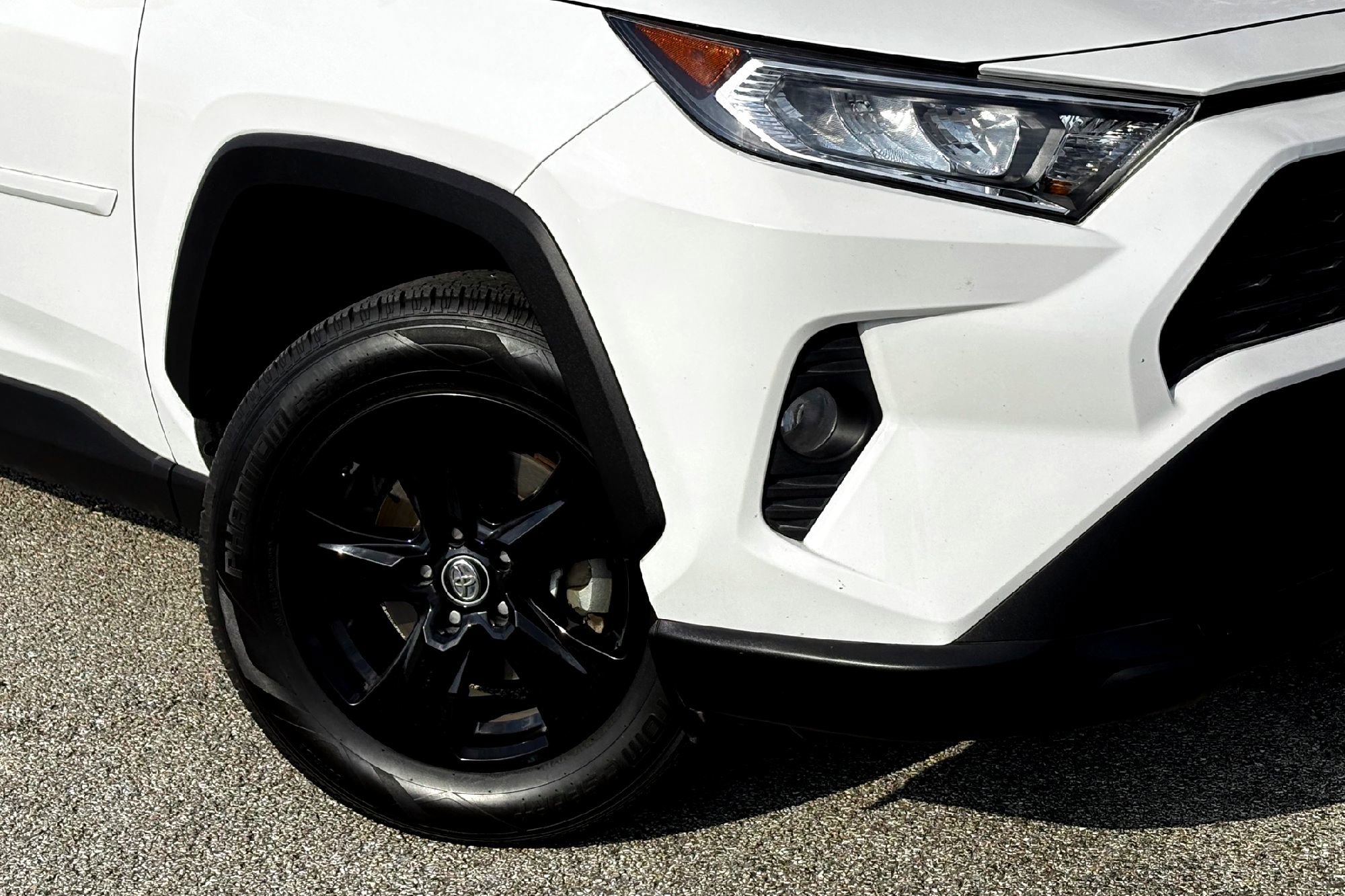 2021 Toyota RAV4 XLE photo 2