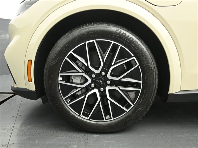 2025 FORD MUSTANG MACH-E - Image 31